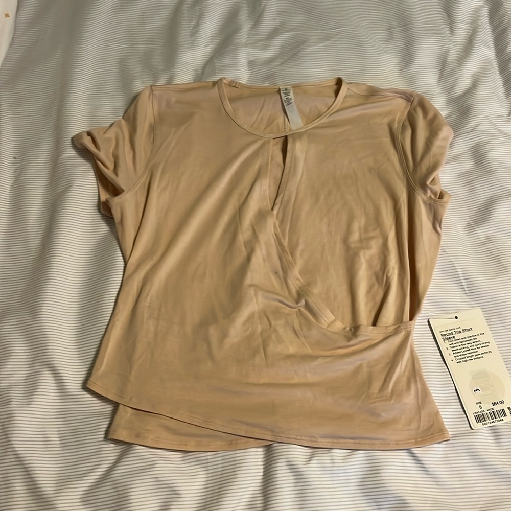 NWT Lululemon Round Trip Short Sleeve Size 8